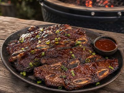 American BBQ Flanken-Cut Short Ribs on the Kamado